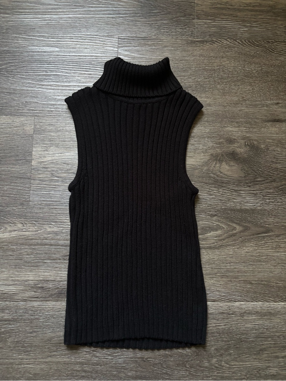 Canyon River Blues Black Sleeveless Ribbed Turtleneck Sweater